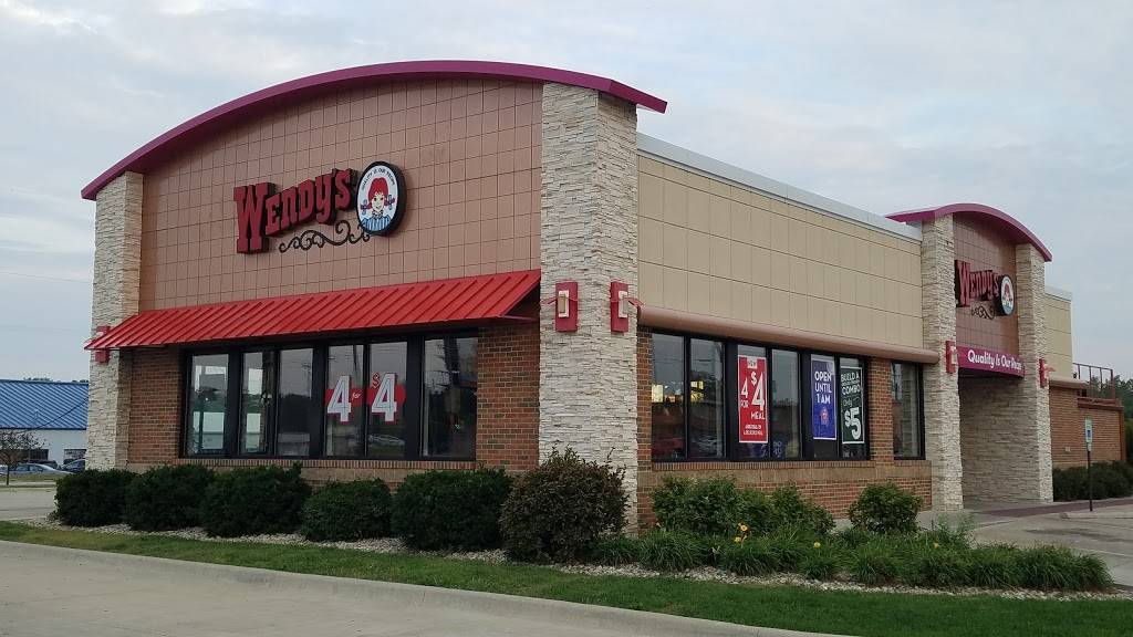 Wendys | restaurant | 102 W Pershing Rd, Decatur, IL 62526, USA | 2178726442 OR +1 217-872-6442