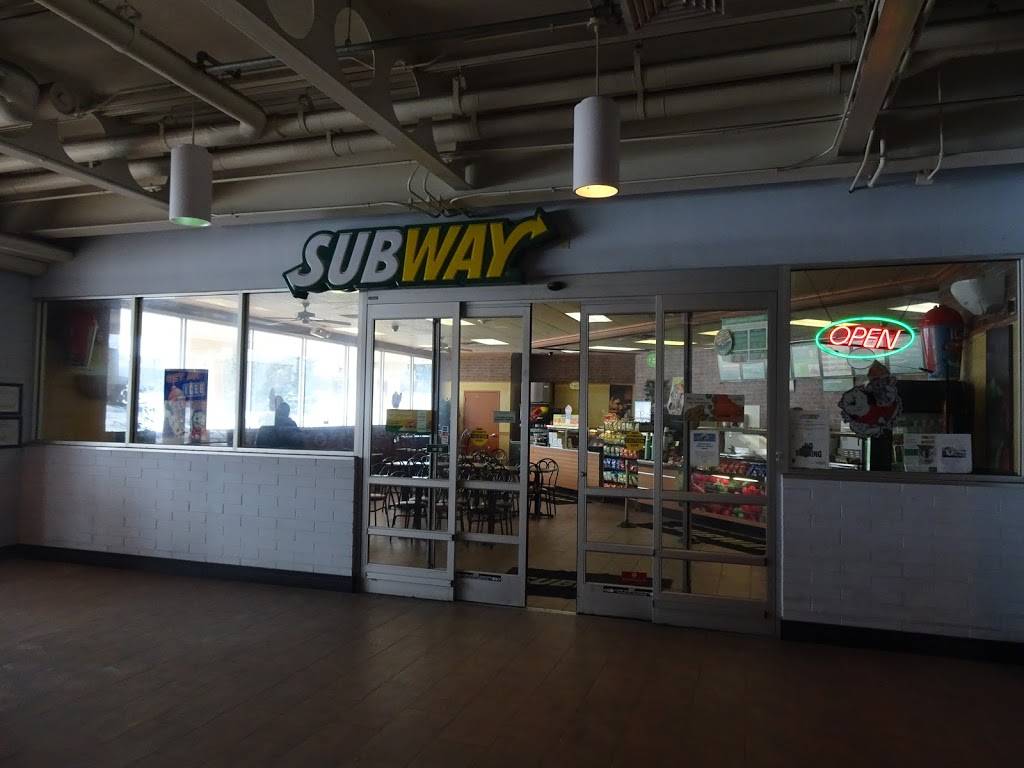 Subway | restaurant | 2151 Royal Ave, Monona, WI 53713, USA | 6082224882 OR +1 608-222-4882