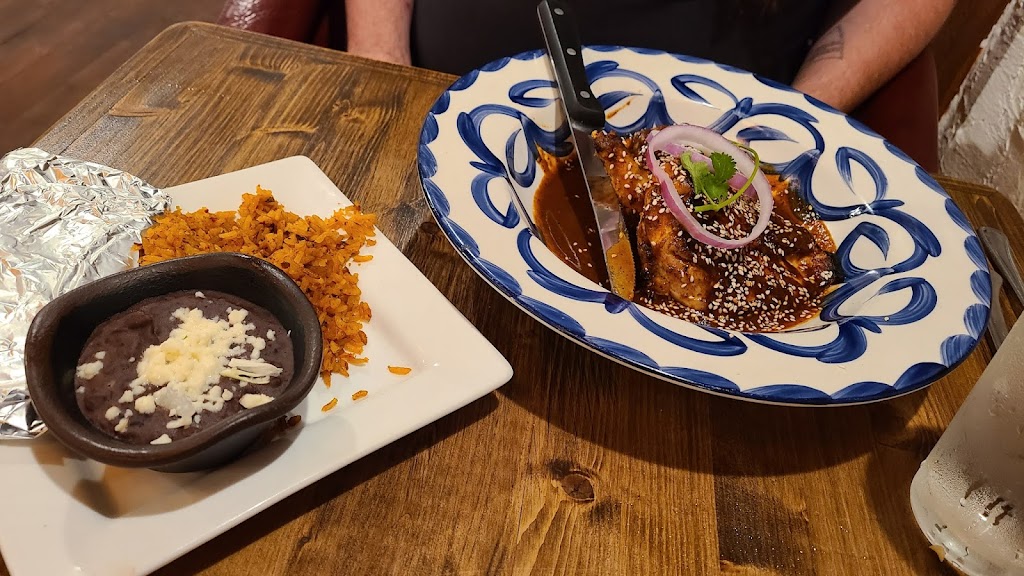 Los Sombreros | restaurant | 1976 W Southern Ave, Mesa, AZ 85202, USA | 4805346742 OR +1 480-534-6742