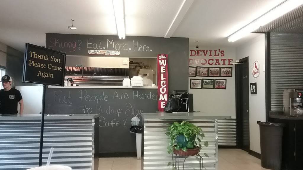 Kennys Flippin Burgers | restaurant | 238 E Yoakum Ave, Chaffee, MO 63740, USA | 5733189400 OR +1 573-318-9400