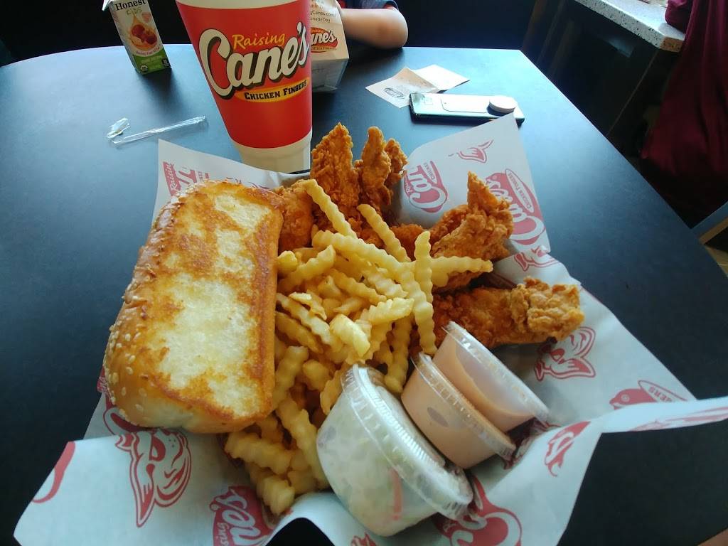 Raising Canes Chicken Fingers | meal takeaway | 1050 S Beach Blvd, La Habra, CA 90631, USA | 5622661890 OR +1 562-266-1890