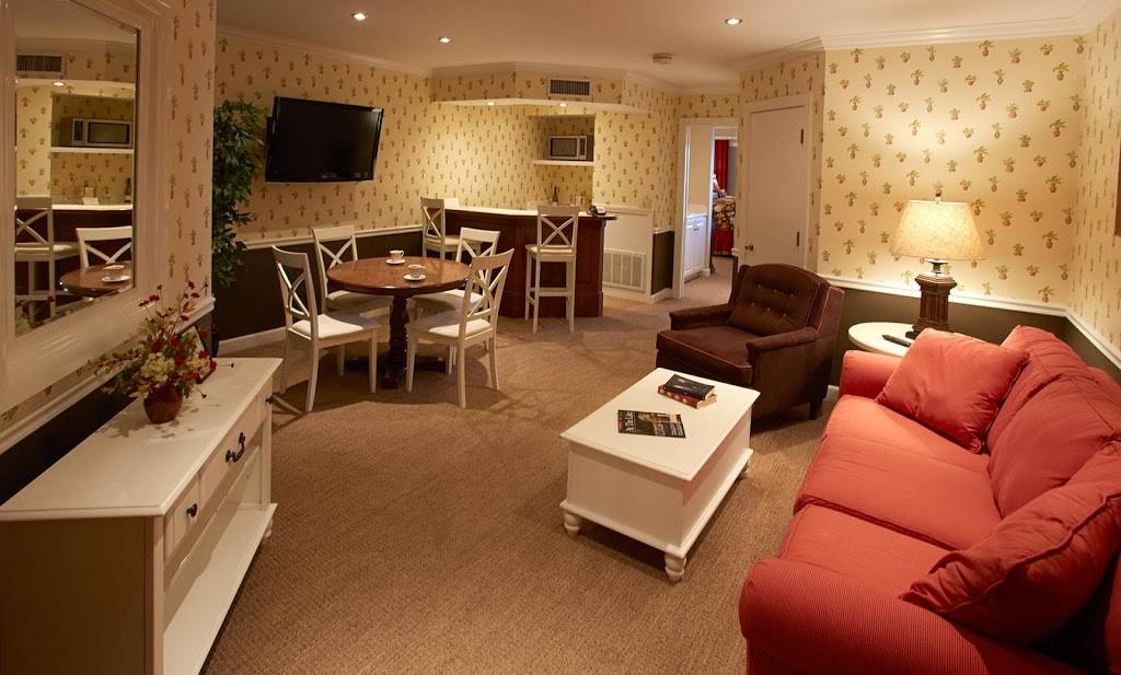 The Geneva Inn | restaurant | N2009 S Lake Shore Dr, Lake Geneva, WI 53147, USA | 2622485680 OR +1 262-248-5680