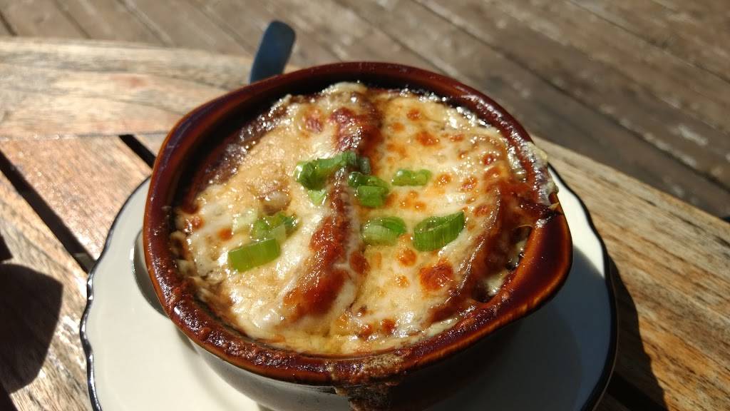 Daniels | restaurant | 48 Main St, Henniker, NH 03242, USA | 6034287621 OR +1 603-428-7621