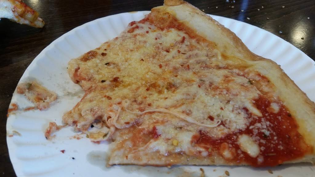 DiMaggios Pizzeria | restaurant | 3 W Village Green, Hicksville, NY 11801, USA | 5167960611 OR +1 516-796-0611