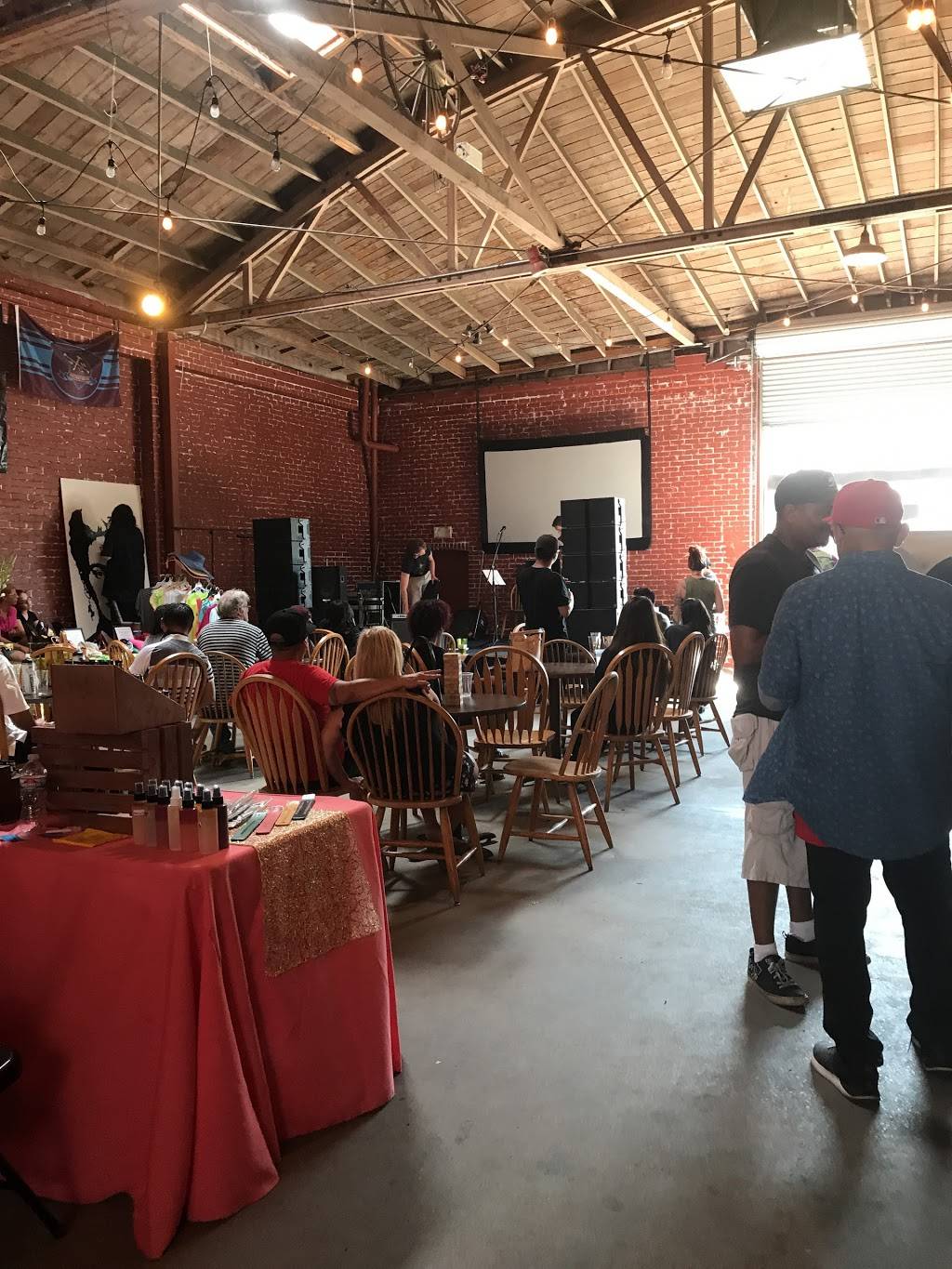 Full Circle Brewing Co. | restaurant | 620 F St, Fresno, CA 93706, USA | 5592646323 OR +1 559-264-6323