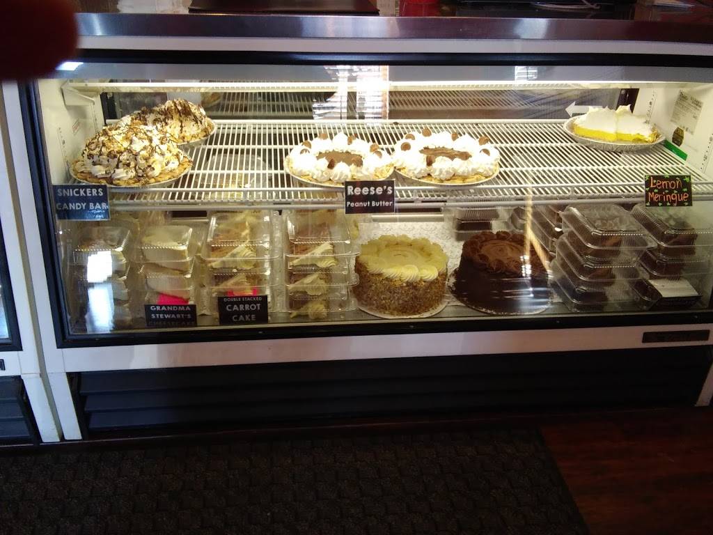 Urban Farmhouse | restaurant | 15 Central Blvd, Highland, IL 62249, USA | 6186510007 OR +1 618-651-0007