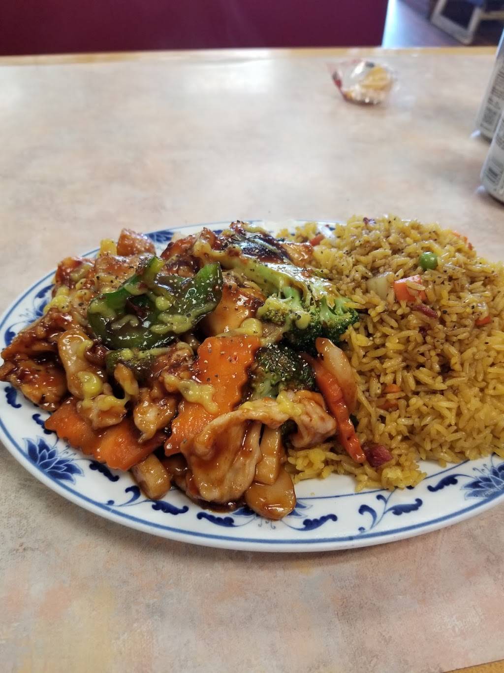 Main Moon Restaurant | restaurant | 852 E Jefferson St, Tipton, IN 46072, USA | 7656758437 OR +1 765-675-8437