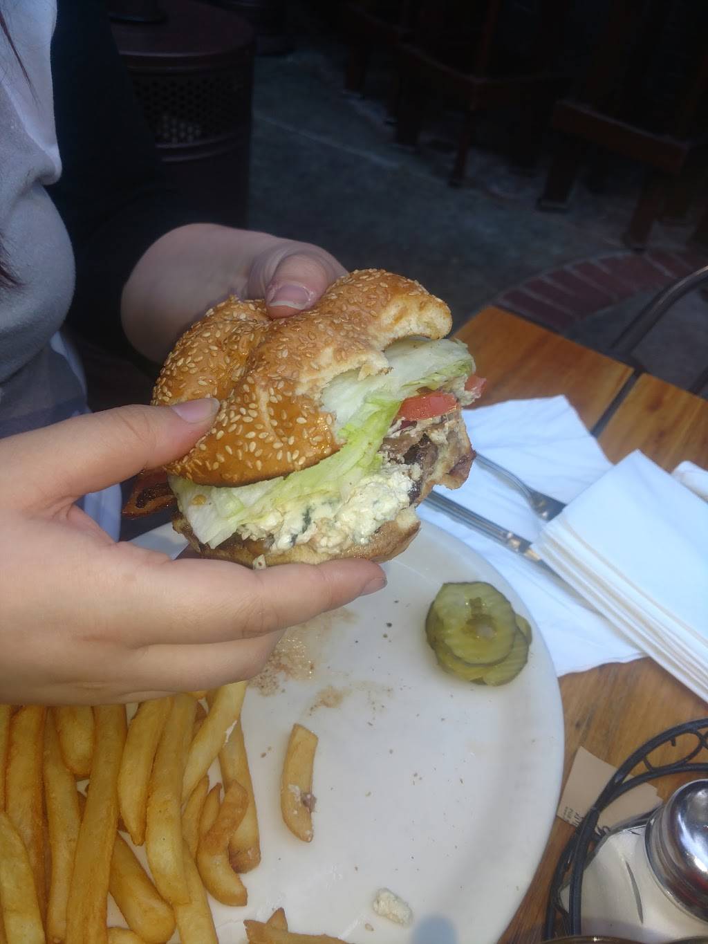 St. James Gate Bar and Restaurant | restaurant | 1410 Old County Rd, Belmont, CA 94002, USA | 6505925923 OR +1 650-592-5923