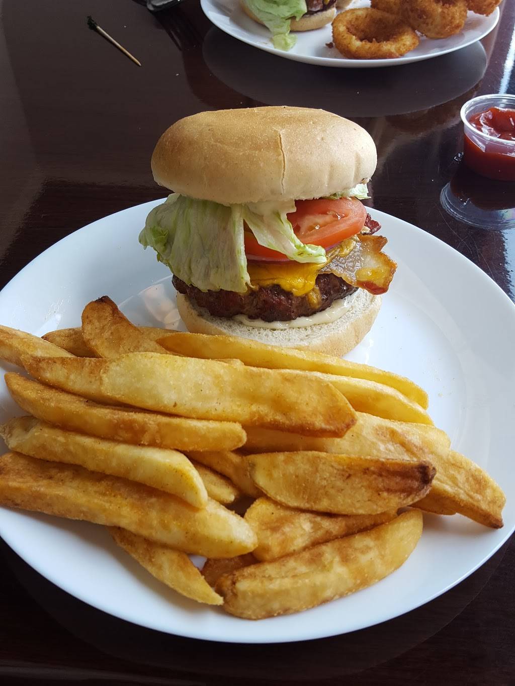 Olde Town Hall Restaurant & Pub | restaurant | 140 S Palmer St, Ridgeway, SC 29130, USA | 8033370389 OR +1 803-337-0389