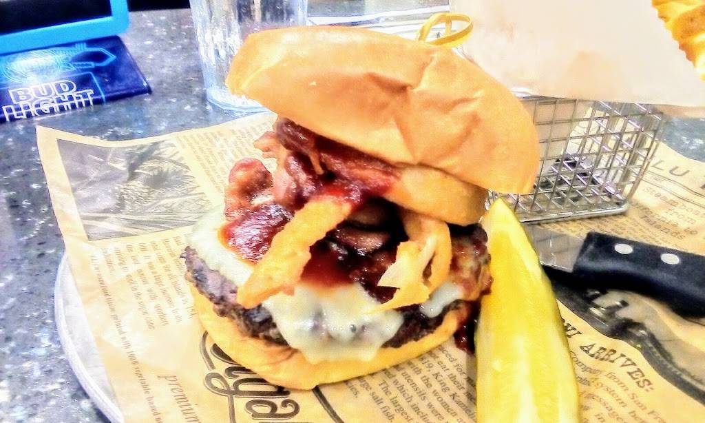 CJs ニューヨーク・スタイル・デリ | restaurant | 2005 Kalia Rd, Honolulu, HI 96815, USA | 8089420027 OR +1 808-942-0027