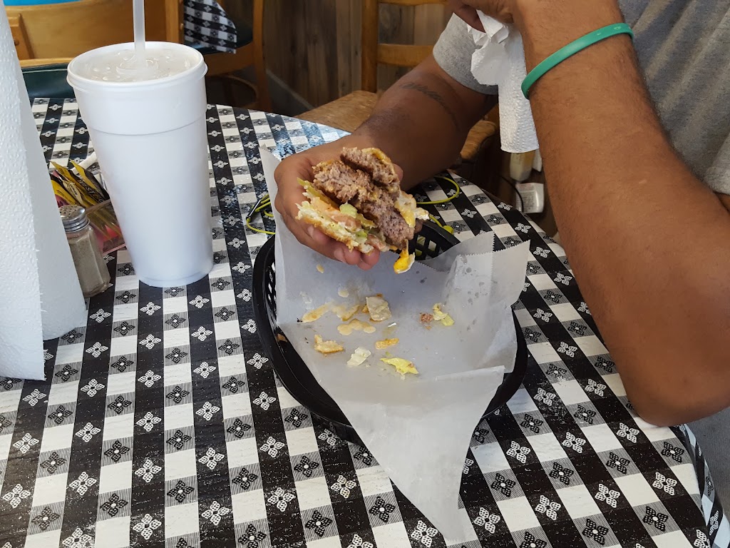 Bulldog Drive-In | restaurant | 206 3rd, Hampton, AR 71744, USA | 8707984525 OR +1 870-798-4525