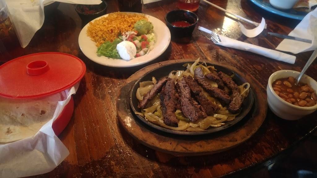 El Chico Cafe | restaurant | 83 Central Mall, Lawton, OK 73501, USA | 5803579006 OR +1 580-357-9006