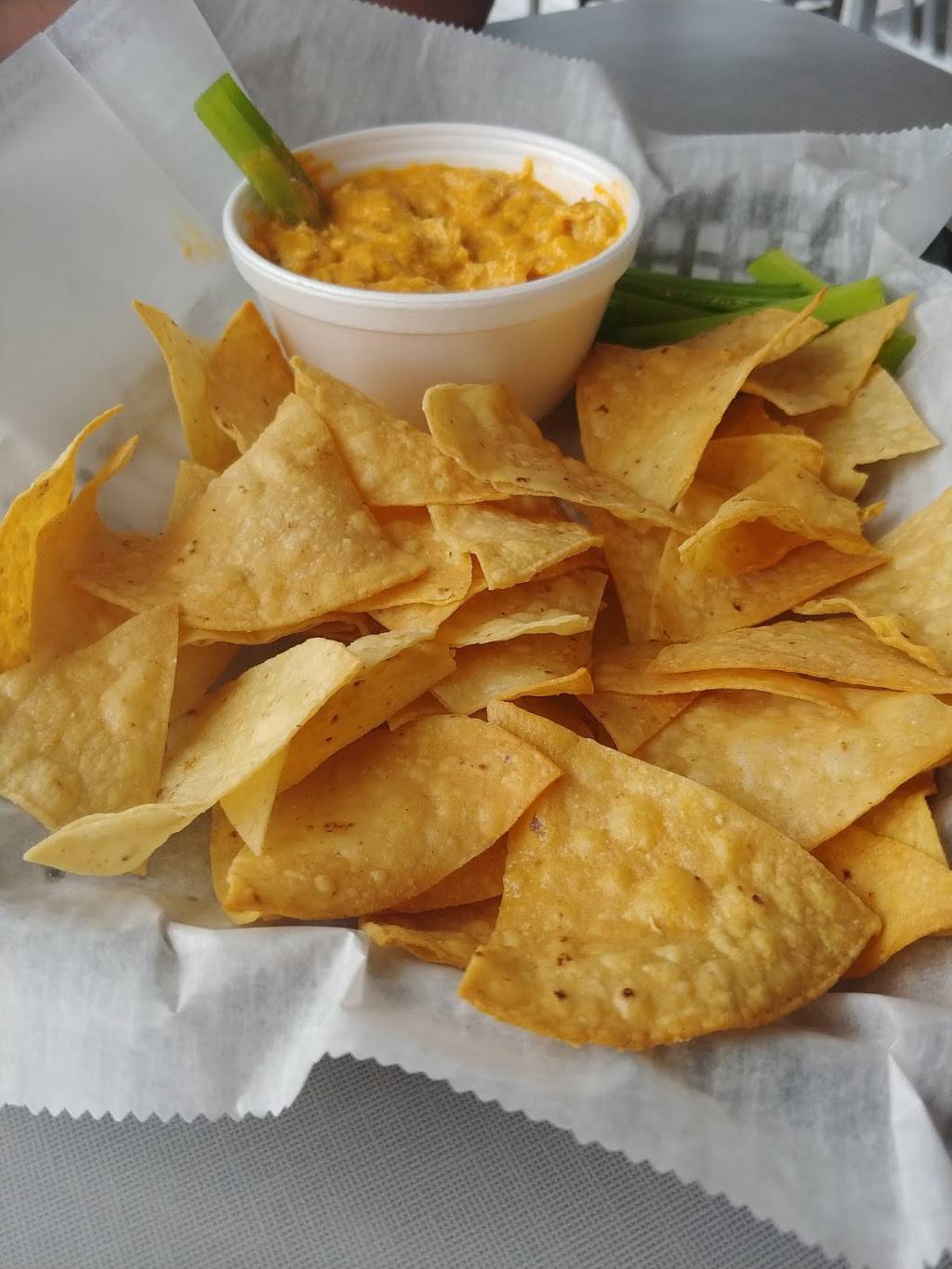 SurfDog Bites & Brews | restaurant | 204 N New River Dr A, Surf City, NC 28445, USA | 9105412358 OR +1 910-541-2358