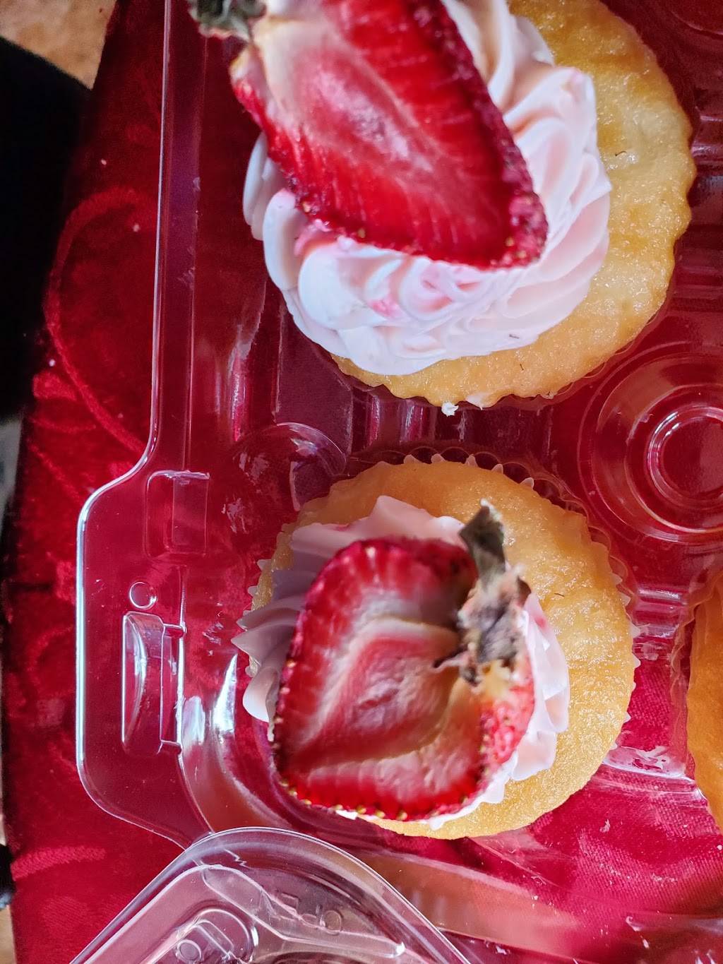 Bougie Berries Dessert Boutique | restaurant | 7157 W Burleigh St, Milwaukee, WI 53210, USA | 6624268443 OR +1 662-426-8443