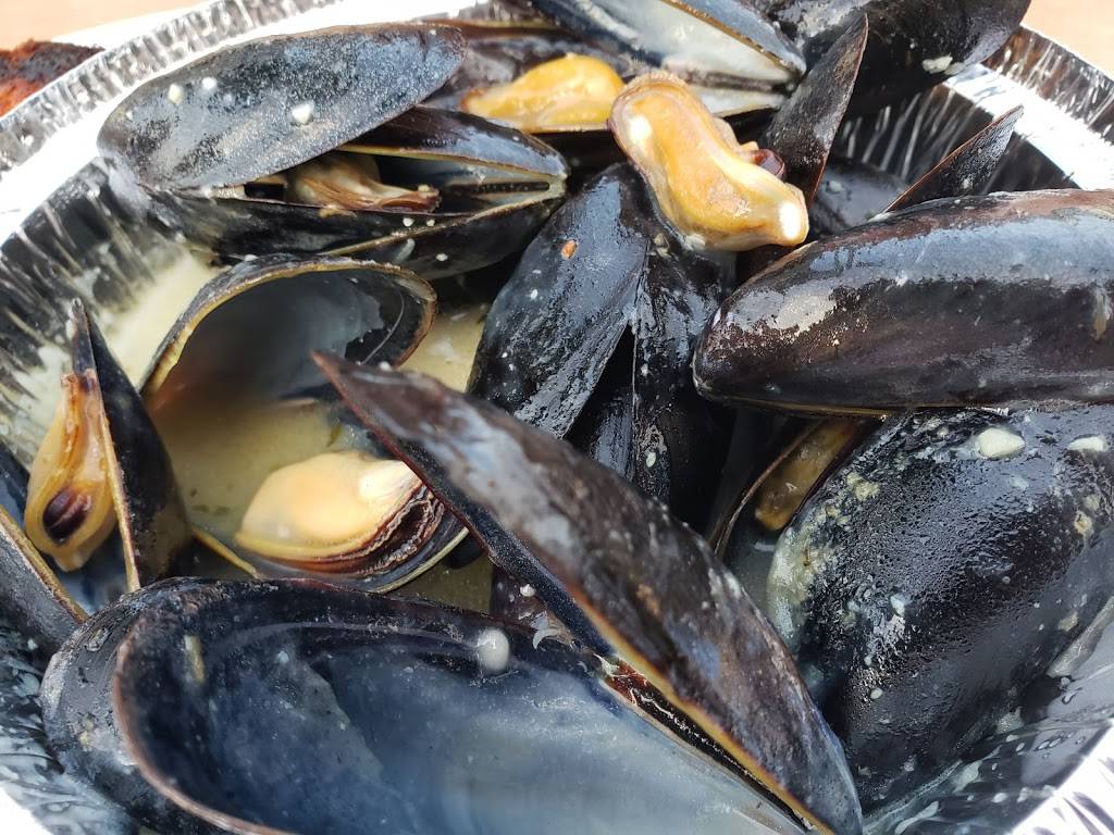 Point Lookout Clam Bar | restaurant | 99 Bayside Dr, Point Lookout, NY 11569, USA | 5168974024 OR +1 516-897-4024