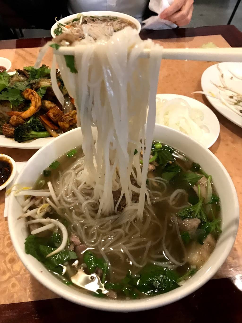 Khanhs Vietnamese Restaurant | restaurant | 6901 McCart Ave #200, Fort Worth, TX 76133, USA | 8177203200 OR +1 817-720-3200