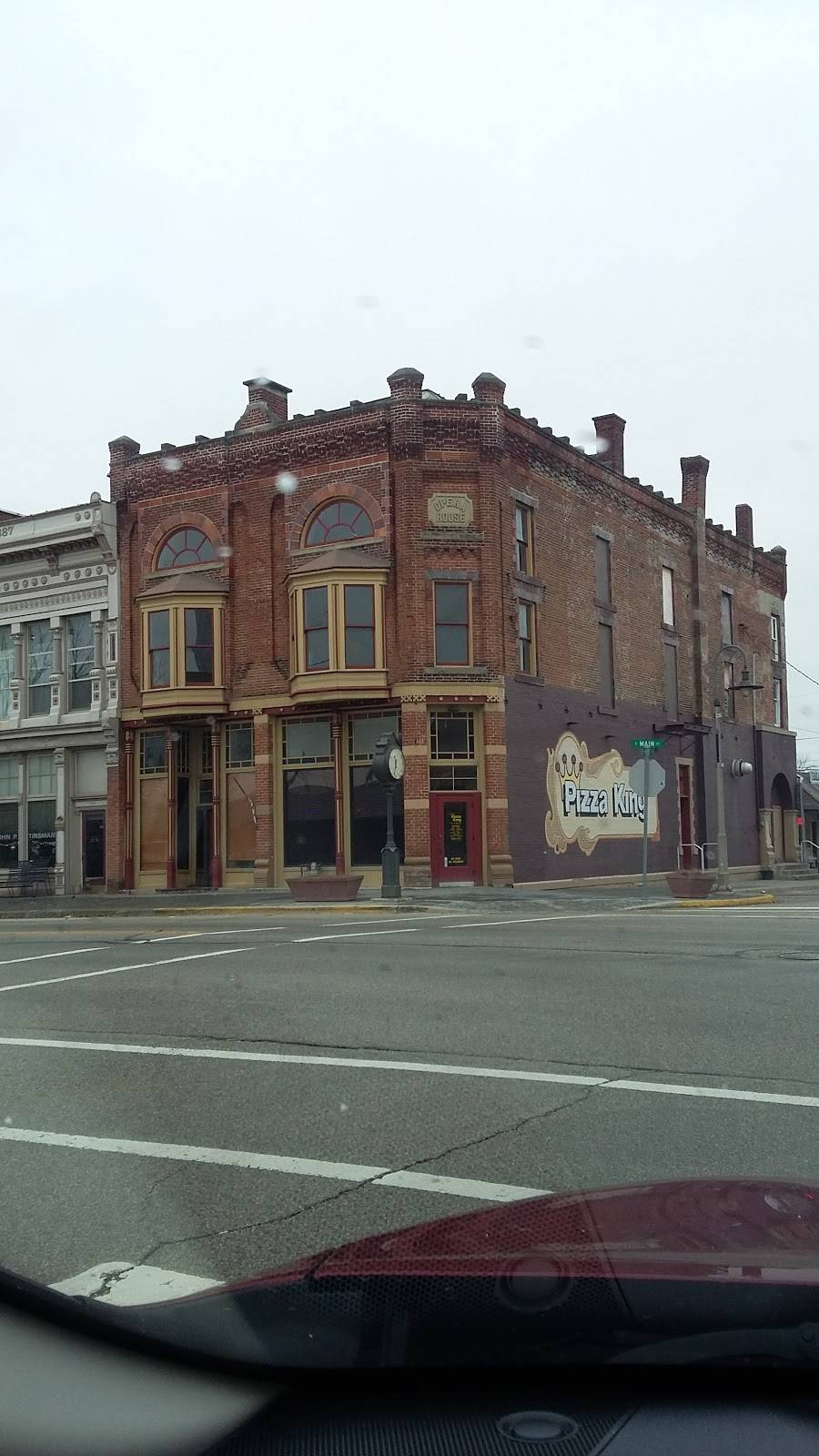 Pizza King | restaurant | 100 S Main St, Farmland, IN 47340, USA | 7654687577 OR +1 765-468-7577