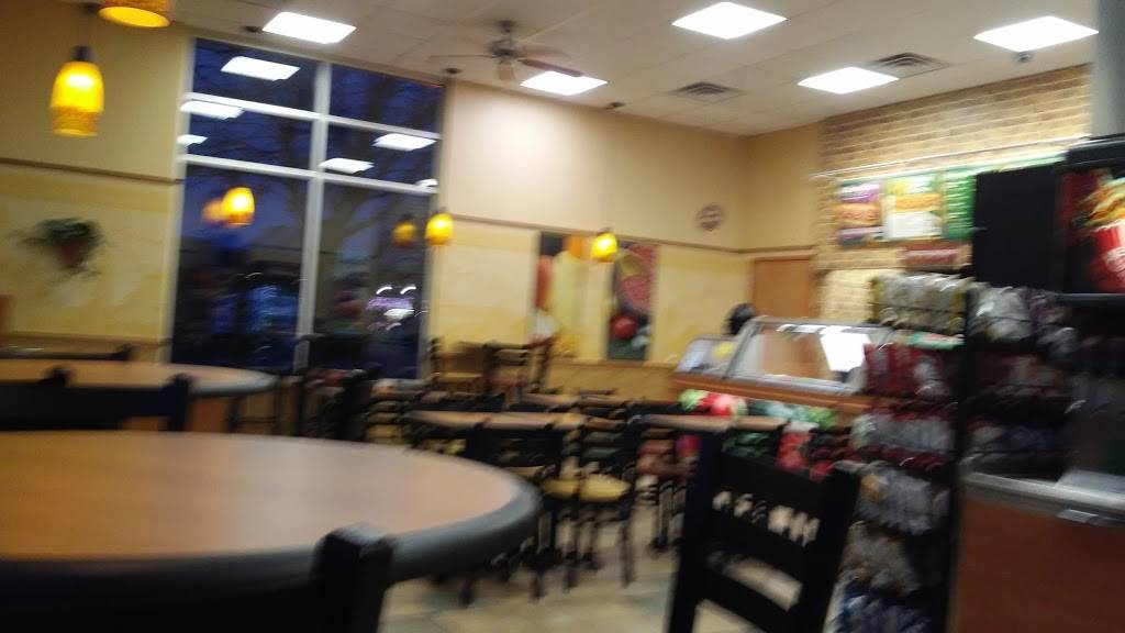 Subway | restaurant | 5427 E Apple Ave, Muskegon, MI 49442, USA | 2317476520 OR +1 231-747-6520