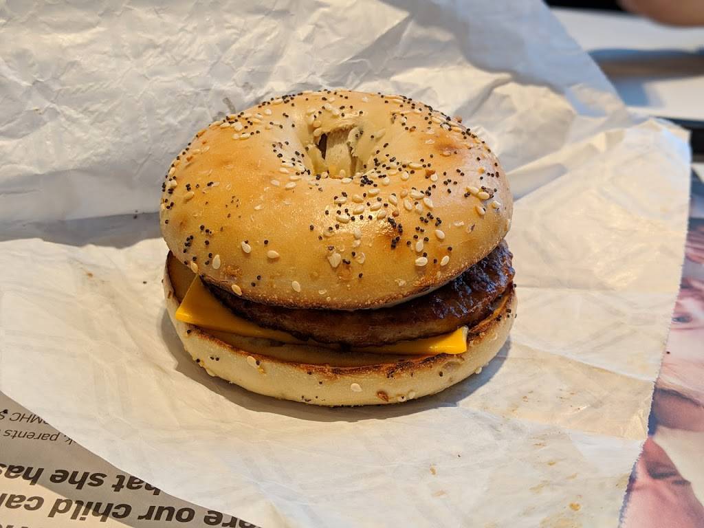 McDonalds | cafe | 13233 Yonge St, Richmond Hill, ON L4E 3L2, Canada | 9057736777 OR +1 905-773-6777