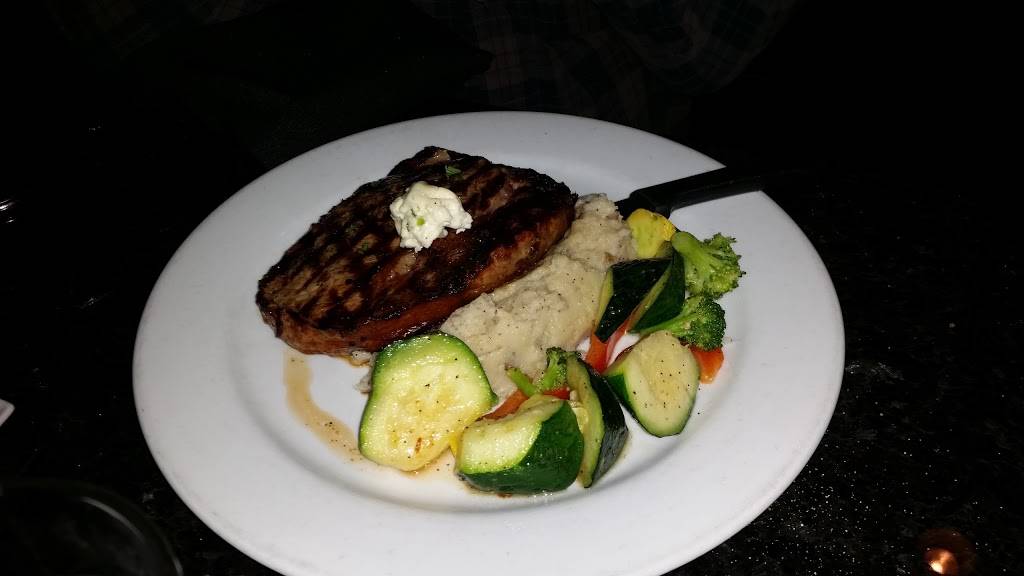 Karline’s Restaurant And Bar | restaurant | 1100 Center St, Redding, CA 96001, USA | 5302447663 OR +1 530-244-7663