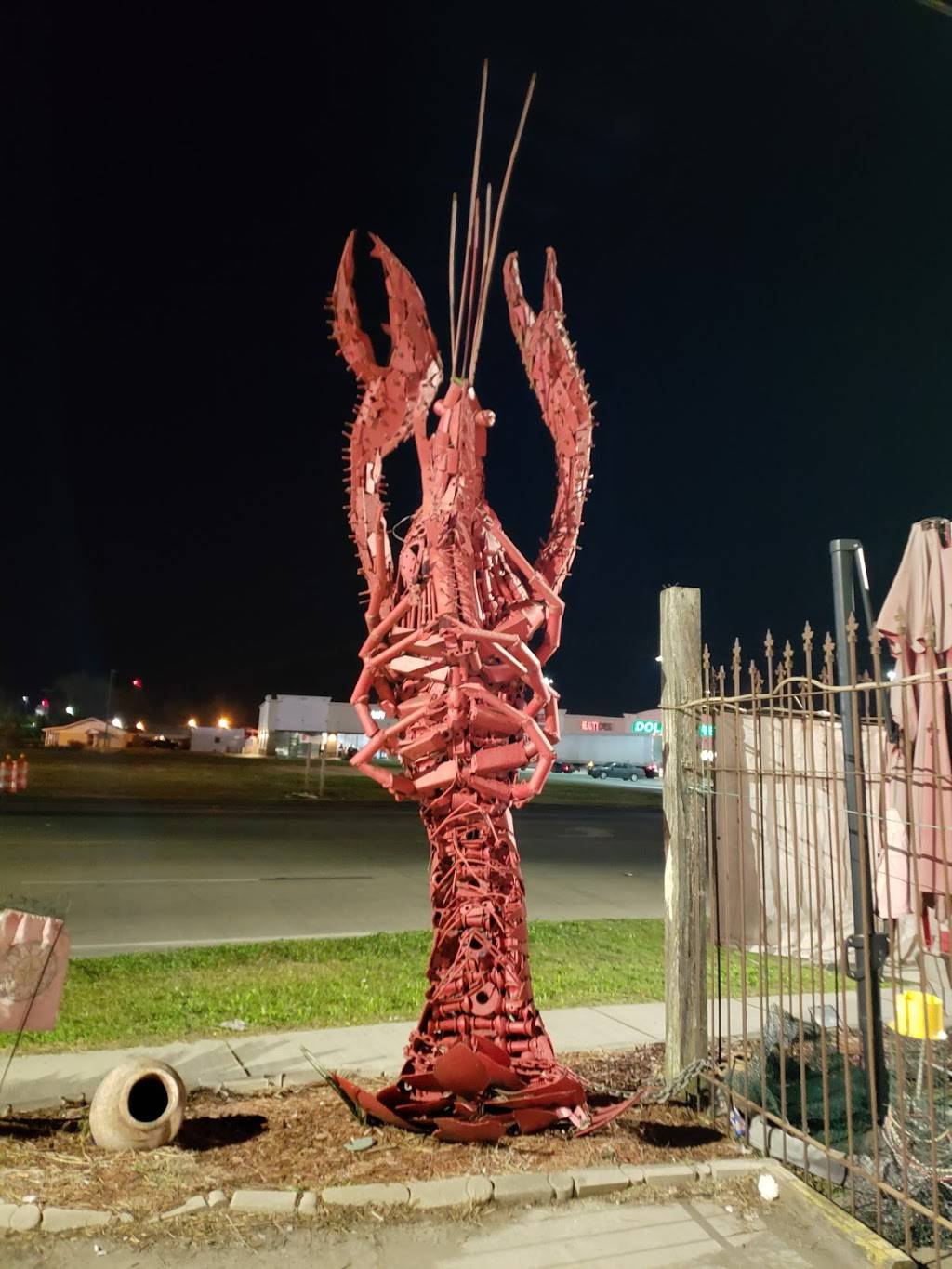 Crazy Bout Crawfish | restaurant | 1905 Rees St, Breaux Bridge, LA 70517, USA | 3373323071 OR +1 337-332-3071