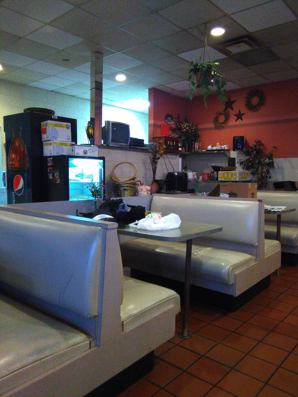 DeAngelos Soulfood, Deli & More | restaurant | 17425 Telegraph Rd, Detroit, MI 48219, USA | 3135357157 OR +1 313-535-7157