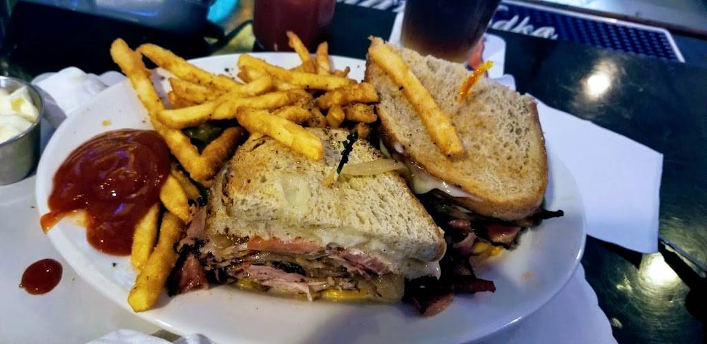 Canlons | restaurant | 1825 N Railroad Ave, Staten Island, NY 10306, USA | 7186673013 OR +1 718-667-3013