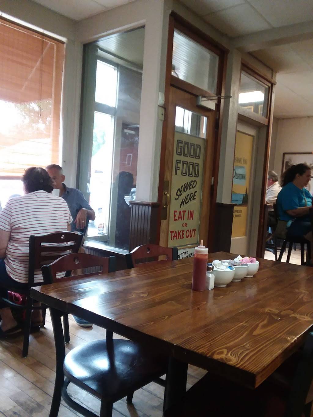 Pegtown Station | restaurant | 8654 S Maple City Rd, Maple City, MI 49664, USA | 2312286692 OR +1 231-228-6692