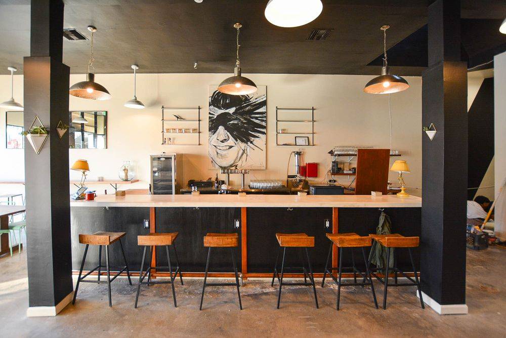 Blackbird Pizza Shop | restaurant | 7459 Melrose Ave, Los Angeles, CA 90046, USA | 3234247184 OR +1 323-424-7184