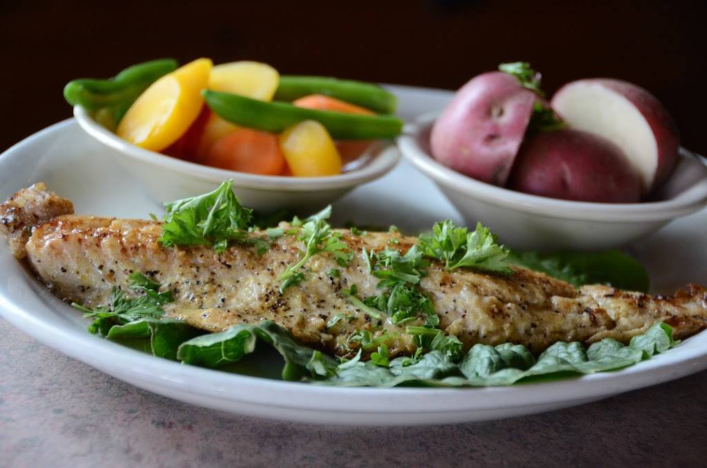 Three Guys & A Grill | restaurant | W7039 County Rd S R, Elkhart Lake, WI 53020, USA | 9208762535 OR +1 920-876-2535