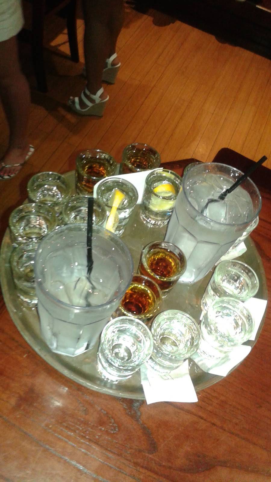 Snookers Pool & Pub | restaurant | 27630 Schoolcraft Rd, Livonia, MI 48150, USA | 7344229510 OR +1 734-422-9510