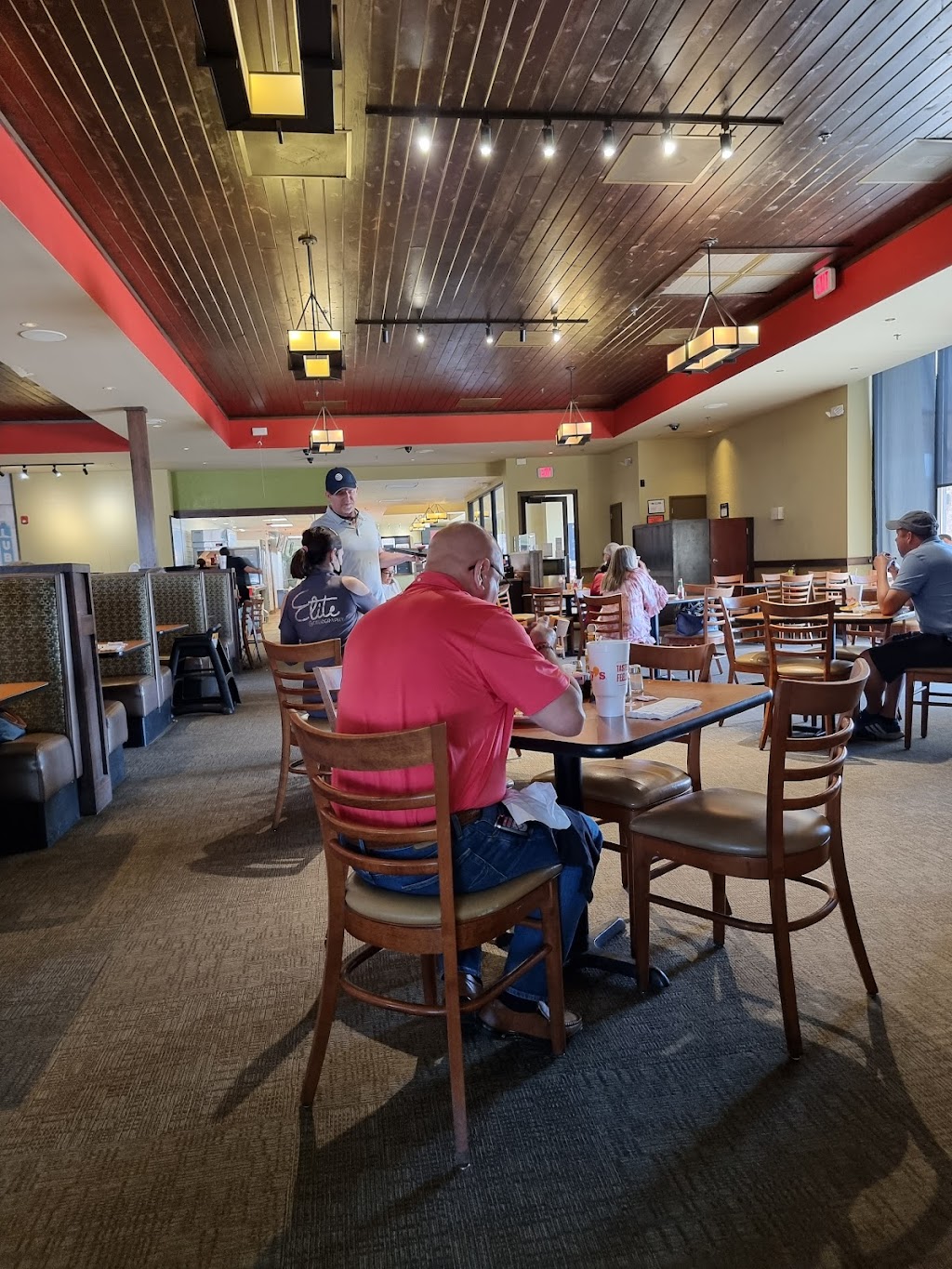 Lubys | restaurant | 710 W Calton Rd, Laredo, TX 78041, USA | 9567223397 OR +1 956-722-3397