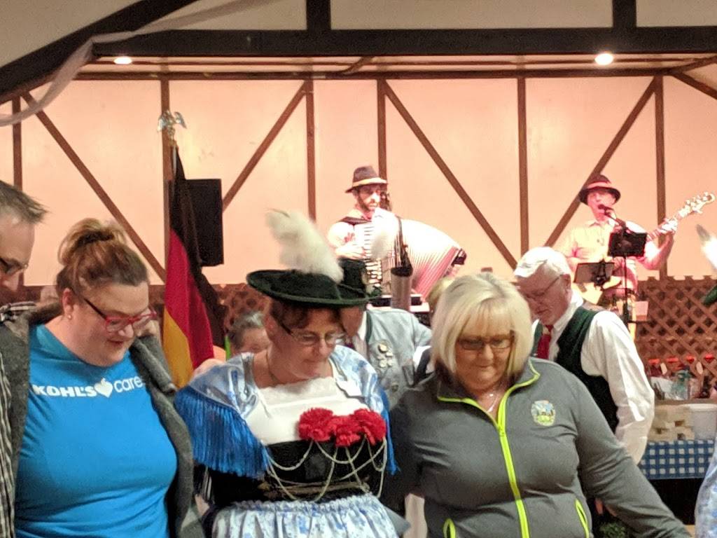 Orchard Inn | restaurant | Old Orchard Rd, Menomonee Falls, WI 53051, USA | 2622555627 OR +1 262-255-5627