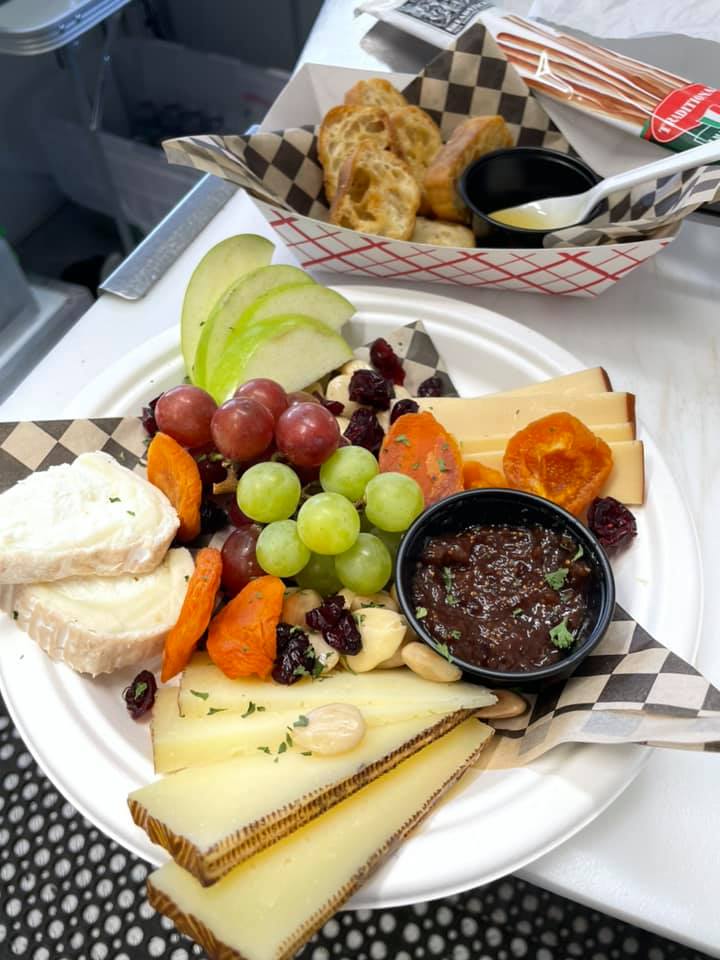 Petite Gourmet PDX | restaurant | 3530 SW Multnomah Blvd, Portland, OR 97219, USA | 5034779854 OR +1 503-477-9854