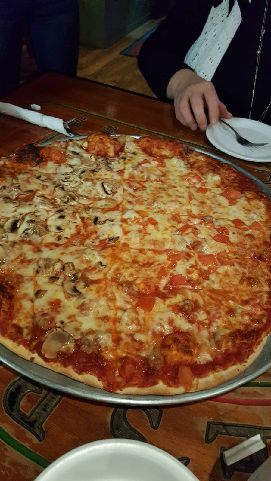 Fayes Pizza | restaurant | 1821 Calumet Dr, Sheboygan, WI 53081, USA | 9204584171 OR +1 920-458-4171