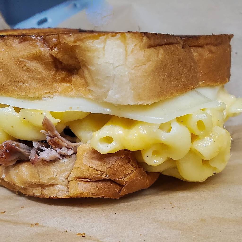 Legends Smokehouse & Grill | restaurant | 214 Tiny Town Rd, Clarksville, TN 37042, USA | 9313207095 OR +1 931-320-7095