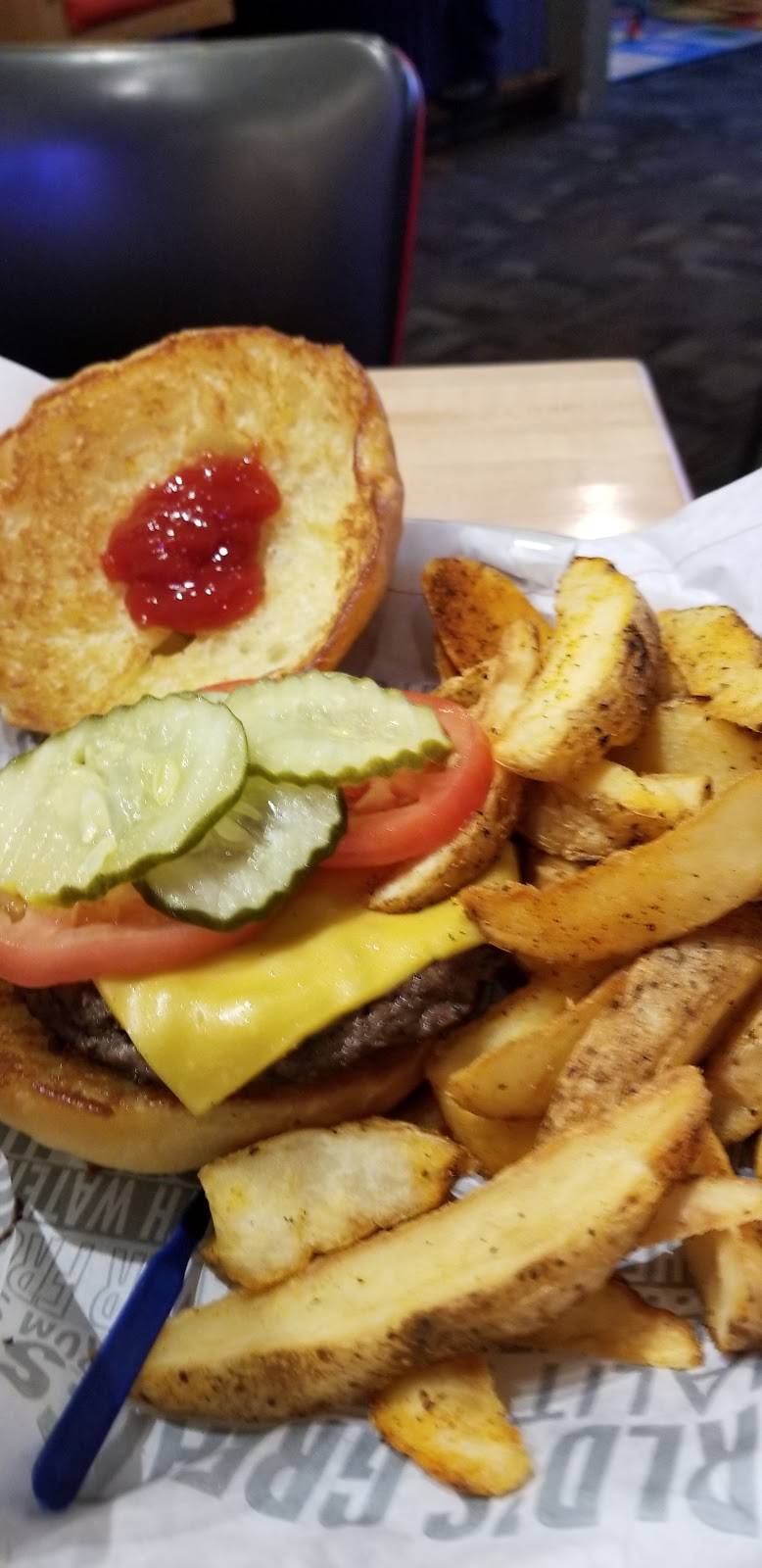 Fuddruckers | restaurant | 14000 Foulger Square, Woodbridge, VA 22192, USA | 5716596284 OR +1 571-659-6284