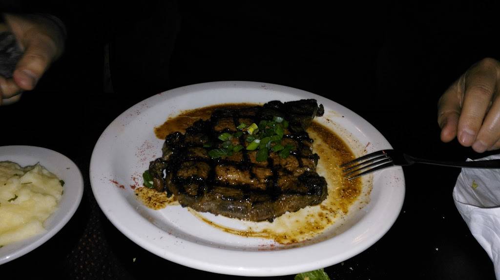 Anthonys | restaurant | 122 W Main St, West Point, MS 39773, USA | 6624940316 OR +1 662-494-0316