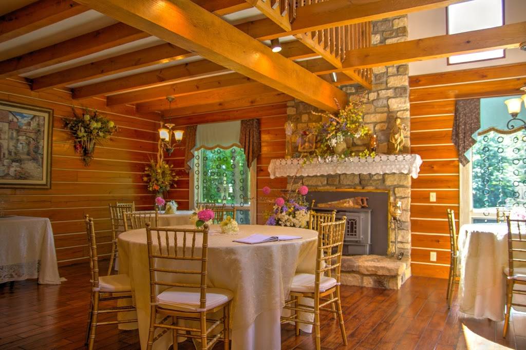 Mary Helens Bed, Breakfast & Fine Dining | restaurant | 13296 N Coonhunters Rd, Batesville, IN 47006, USA | 8129343468 OR +1 812-934-3468