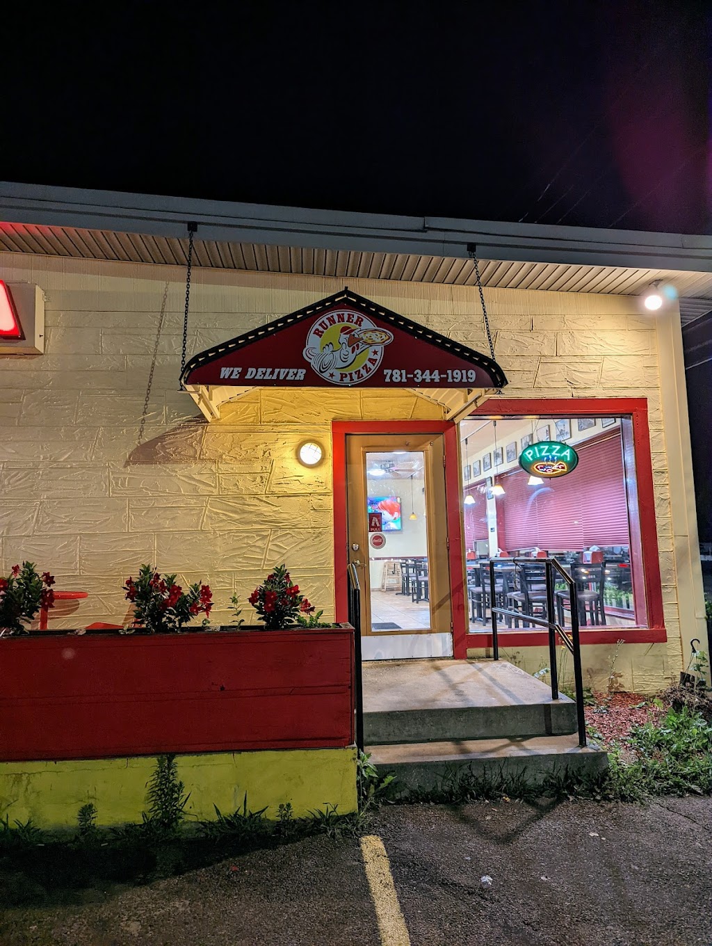 Runner Pizza Stoughton | restaurant | 516 Washington St, Stoughton, MA 02072, USA | 7813441919 OR +1 781-344-1919