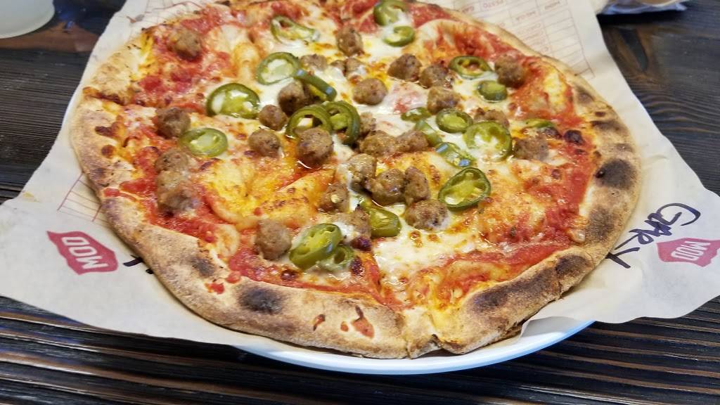 MOD Pizza | restaurant | 3643 N Western Ave, Chicago, IL 60618, USA | 8722043855 OR +1 872-204-3855