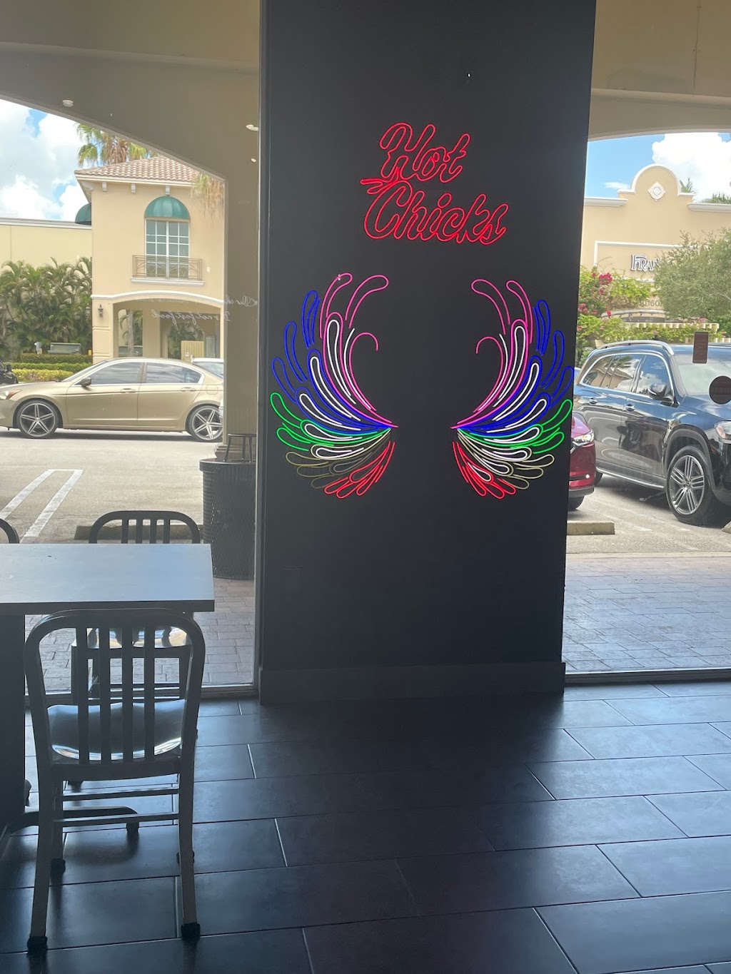 Hot Chicks House of Chicken | restaurant | 10140 Forest Hill Blvd Ste 170, Wellington, FL 33414, USA | 5615085502 OR +1 561-508-5502