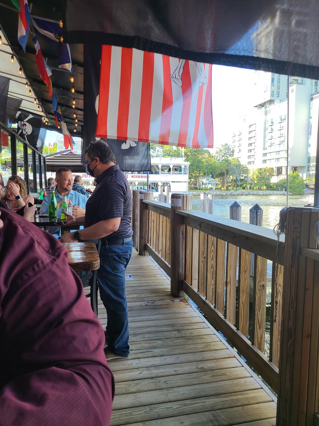 Pirate Republic Seafood Restaurant | restaurant | 400 SW 3rd Ave, Fort Lauderdale, FL 33315, USA | 9547613500 OR +1 954-761-3500