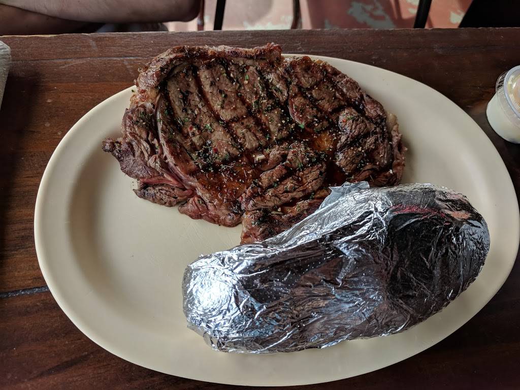 Christians Tailgate Bar & Grill | restaurant | 2820 White Oak Dr, Houston, TX 77007, USA | 7138631207 OR +1 713-863-1207