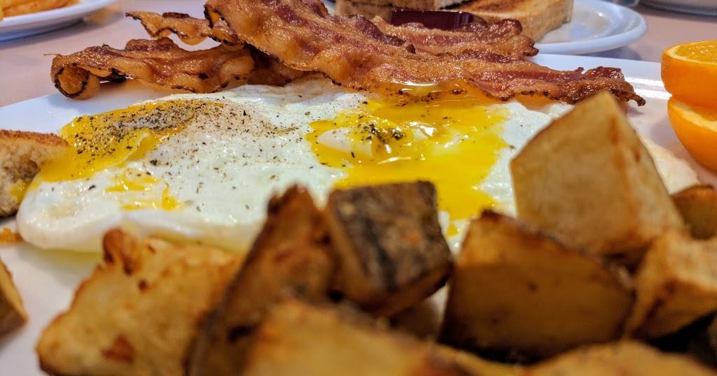 Riverdale Family Restaurant | restaurant | 360 Springbank Dr, London, ON N6J 1G5, Canada | 5194737777 OR +1 519-473-7777