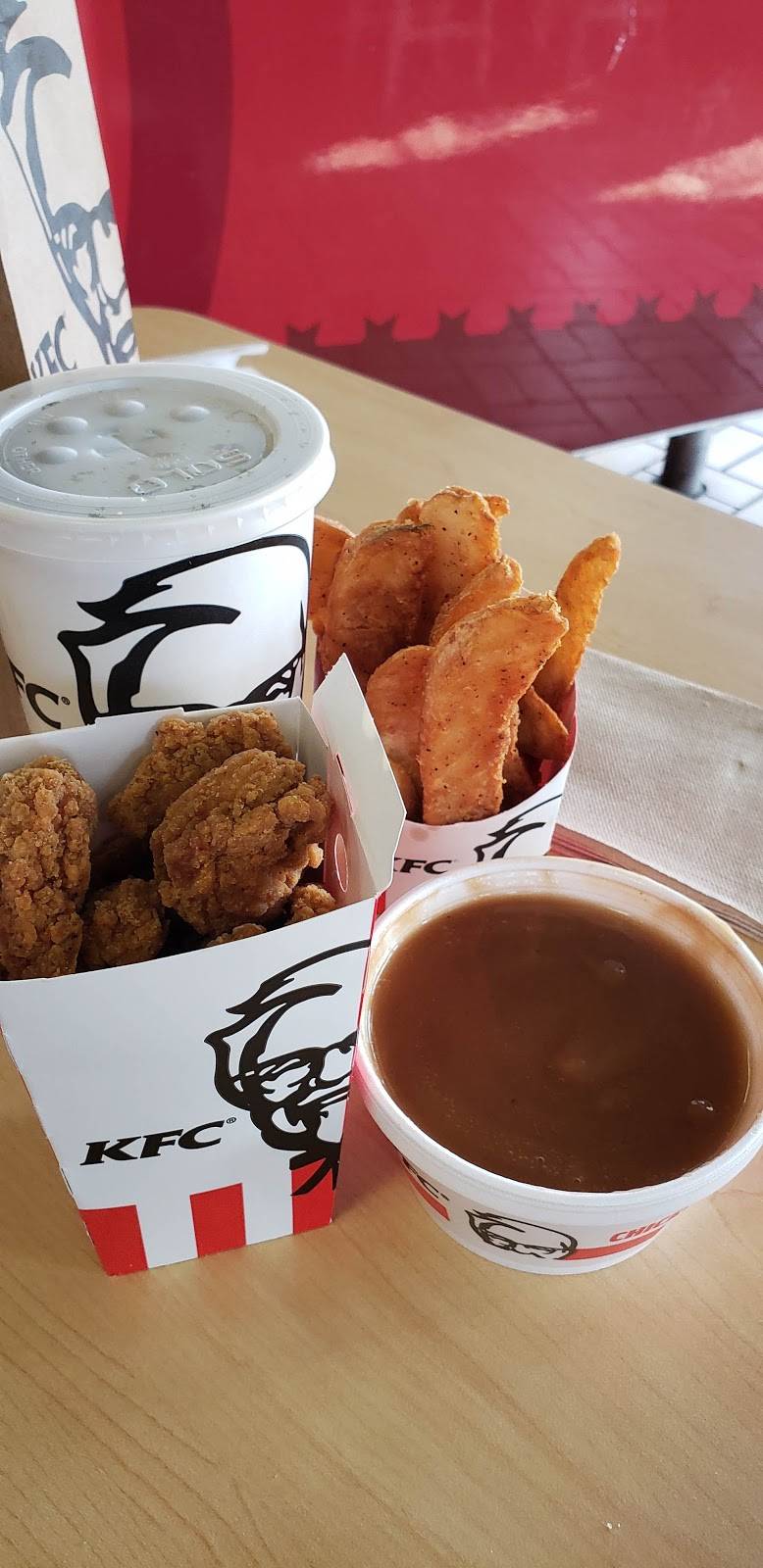 KFC | restaurant | 1327 San Fernando Rd, San Fernando, CA 91340, USA | 8183654342 OR +1 818-365-4342