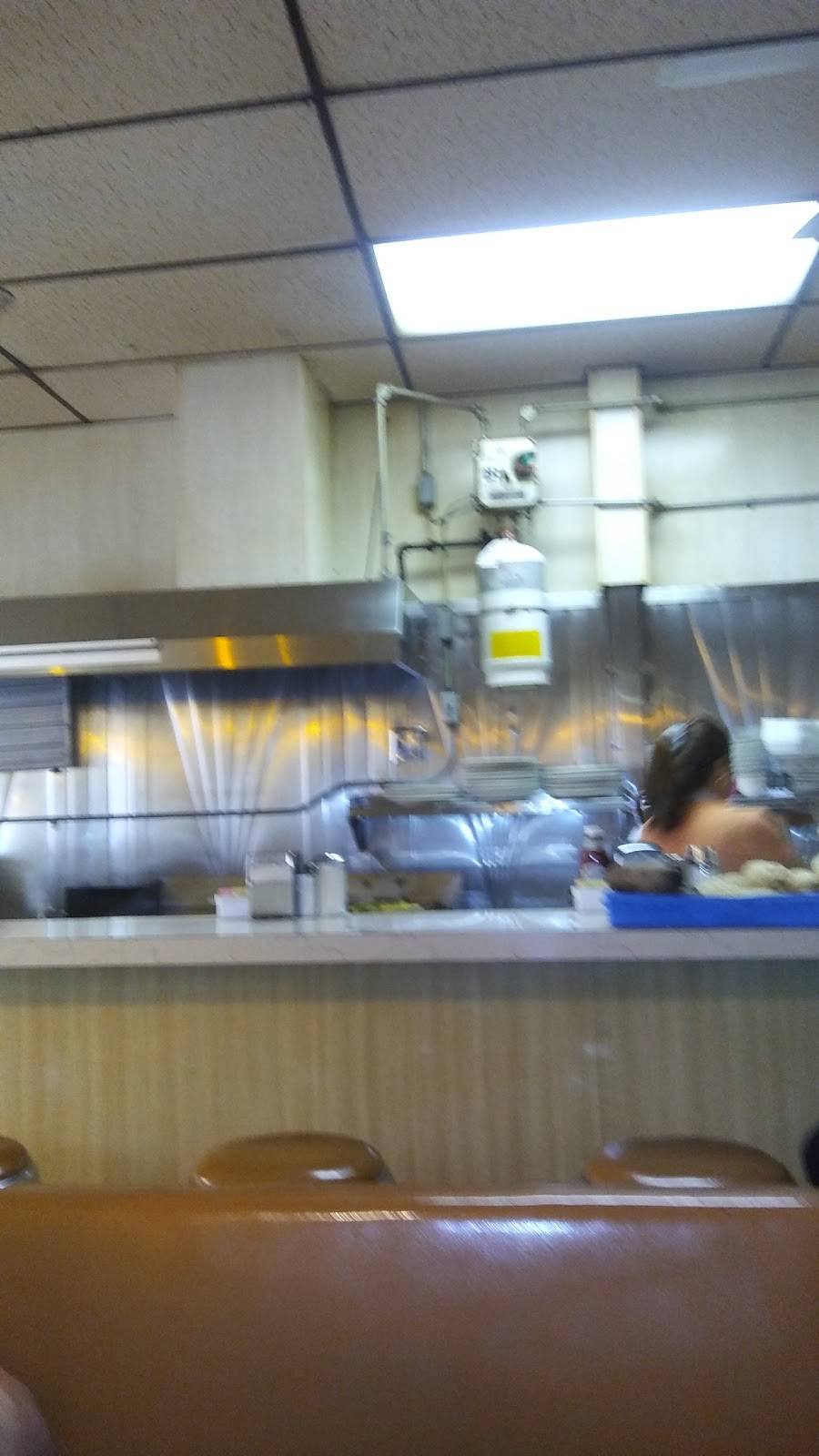 West Main Luncheonette | restaurant | 13 W Main St, Bergenfield, NJ 07621, USA | 2013879849 OR +1 201-387-9849