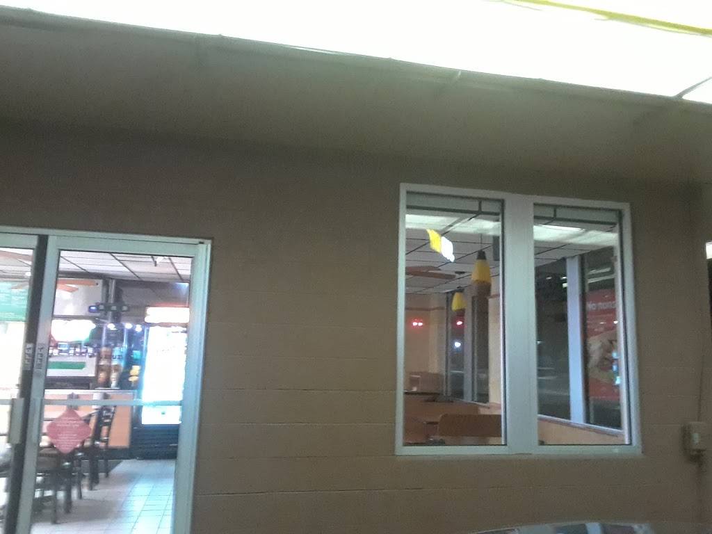 Subway | meal takeaway | 7201 S Broadway, Haysville, KS 67060, USA | 3165227669 OR +1 316-522-7669