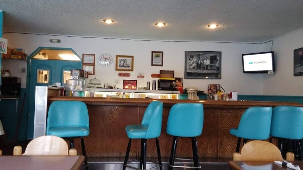 Dees 50S Place Diner | restaurant | 1740, 581 Norton Ave, Barberton, OH 44203, USA | 3307456310 OR +1 330-745-6310