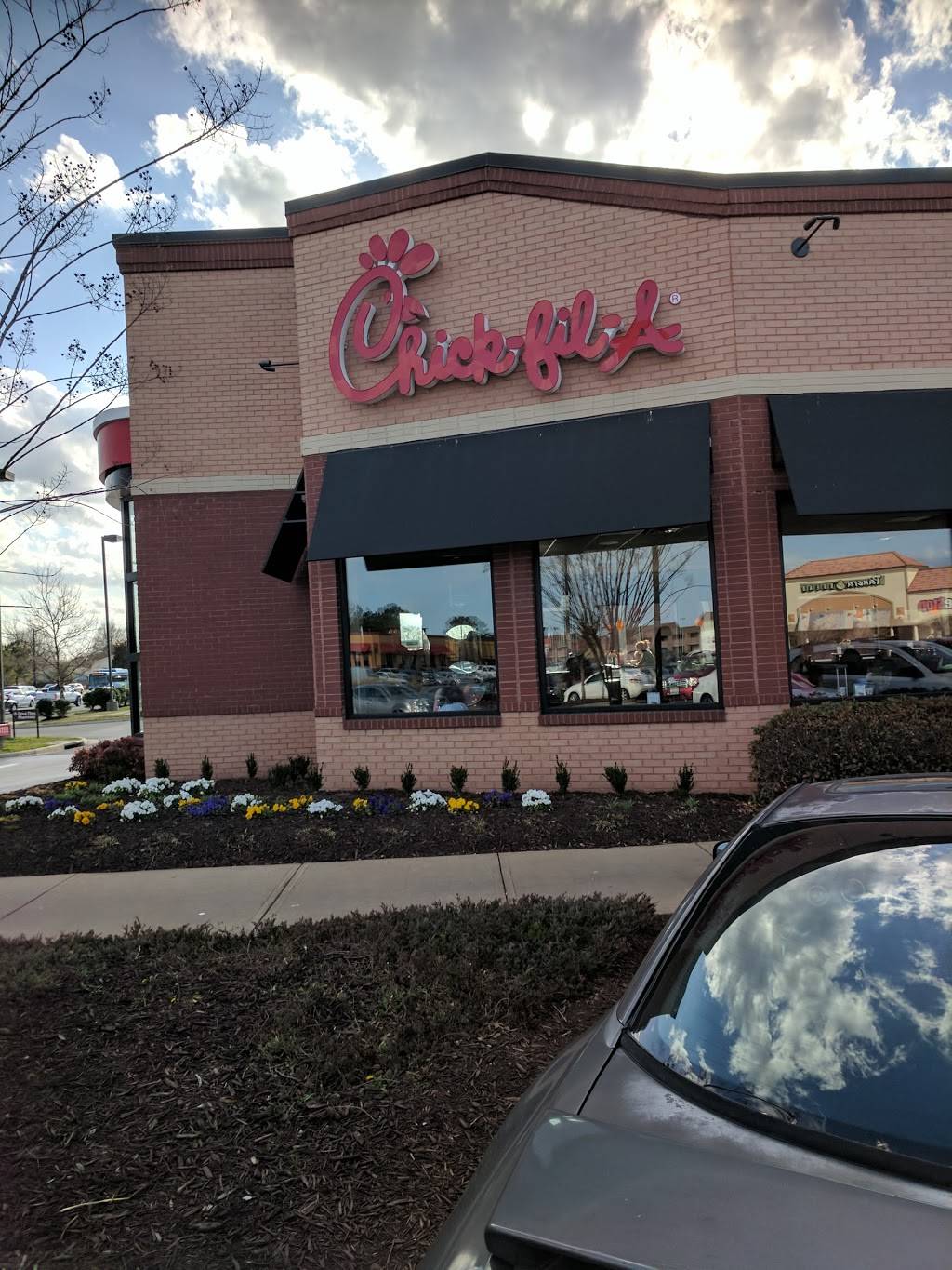 Chick-fil-A | restaurant | 877 Lynnhaven Pkwy, Virginia Beach, VA 23452, USA | 7574681003 OR +1 757-468-1003